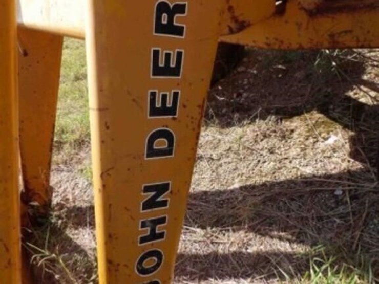 john-deere-300-image-3