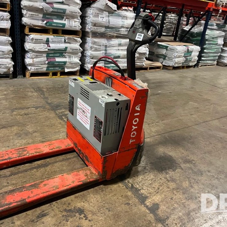Toyota Electric Forklift (DR7822)