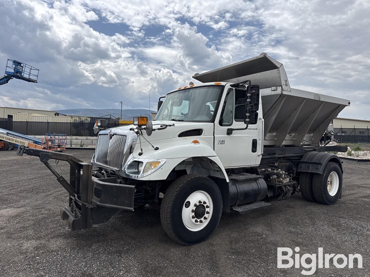 2007-international-7500-s/a-hooklift-truck-w/salt-spreader-&-snow-plow-image-1