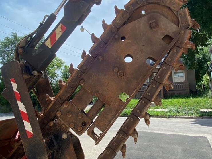 2005-ditch-witch-rt90m-trencher-and-trailer-(jm582)-image-4
