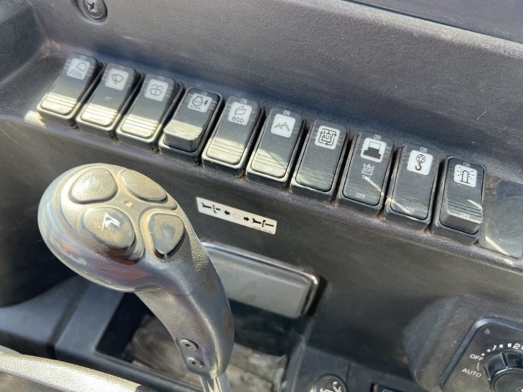2014-takeuchi-tb285-image-31