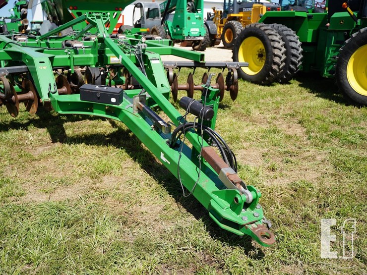 2014-john-deere-2720-image-6