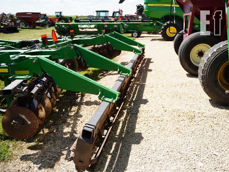 2014-john-deere-2720-image-15