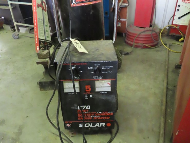 solar-670-fleet-battery-charger-image-1