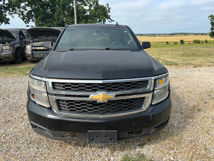 2015-chevrolet-tahoe-image-16