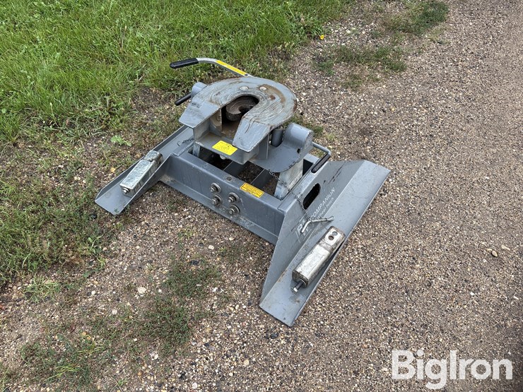 b&w-companion-5th-wheel-hitch-image-1