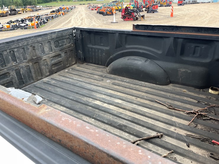 2018-ford-f150-xl-image-10