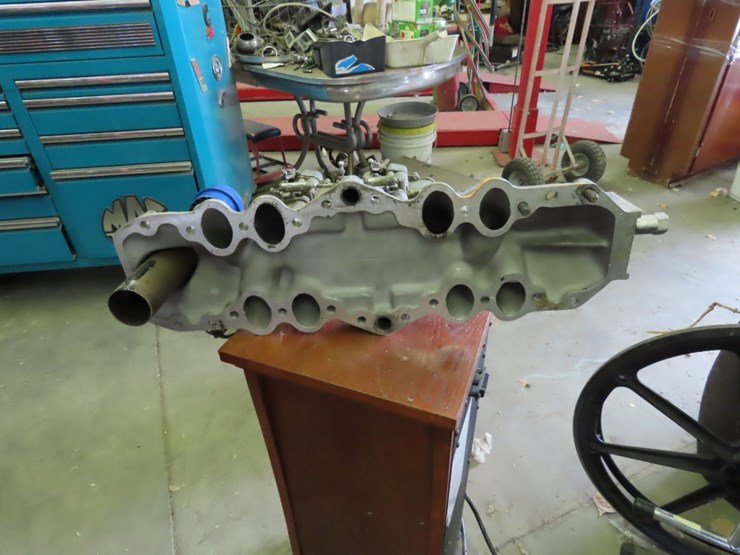 offenhauser-flathead-intake-with-carbs-image-7