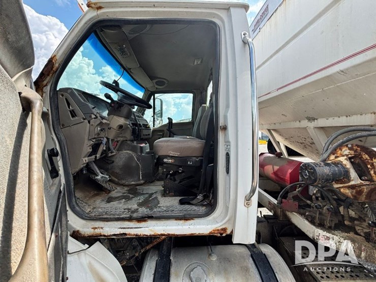 2005-sterling-dry-tender-truck-(gp11242,-unit-111565)-image-82
