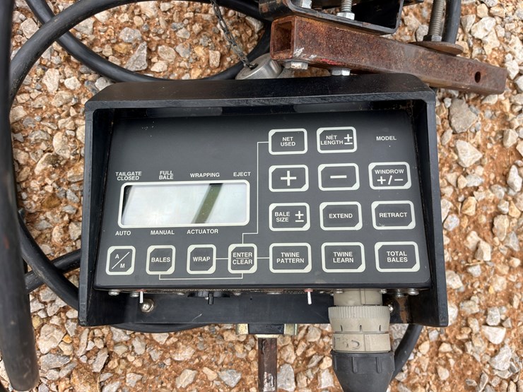 new-holland-660-image-16