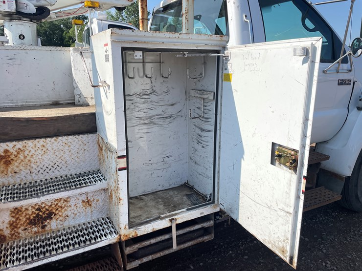 2008-ford-f750-image-24