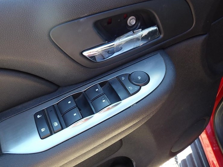 2007-chevrolet-tahoe-image-18