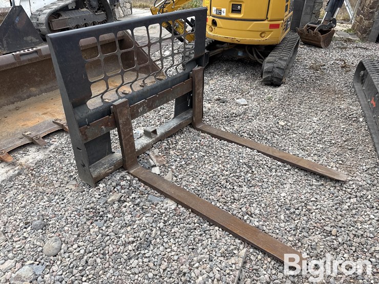 4'-compact-track-loader-pallet-forks-image-3