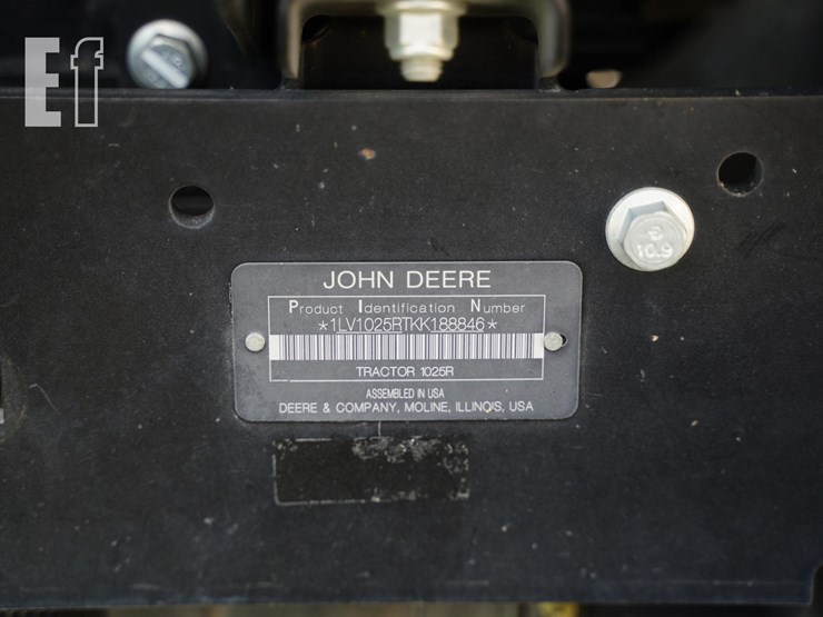 2019-john-deere-1025r-image-26