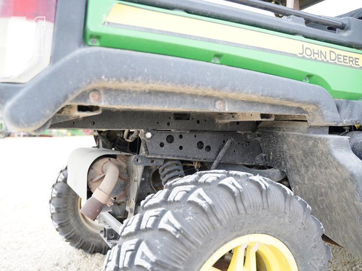 2019-john-deere-gator-xuv-835m-image-18