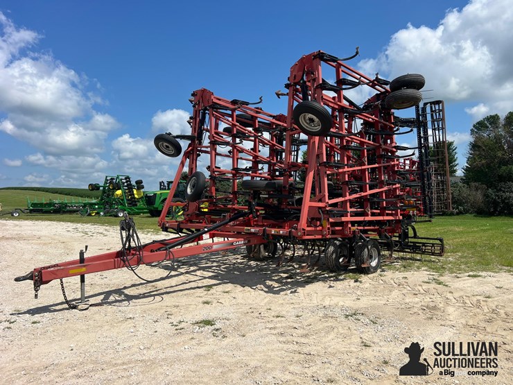 2011-case-ih-200-image-1