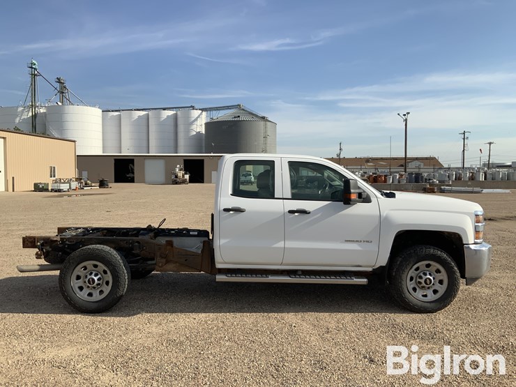 2017-chevrolet-3500hd-image-4
