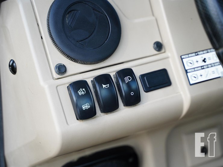 2021-john-deere-gator-xuv-835r-image-32