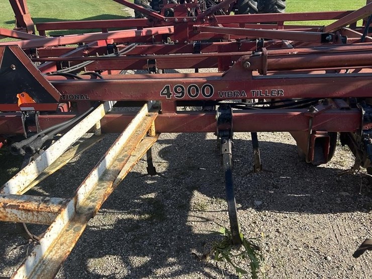 case-ih-4900-image-1