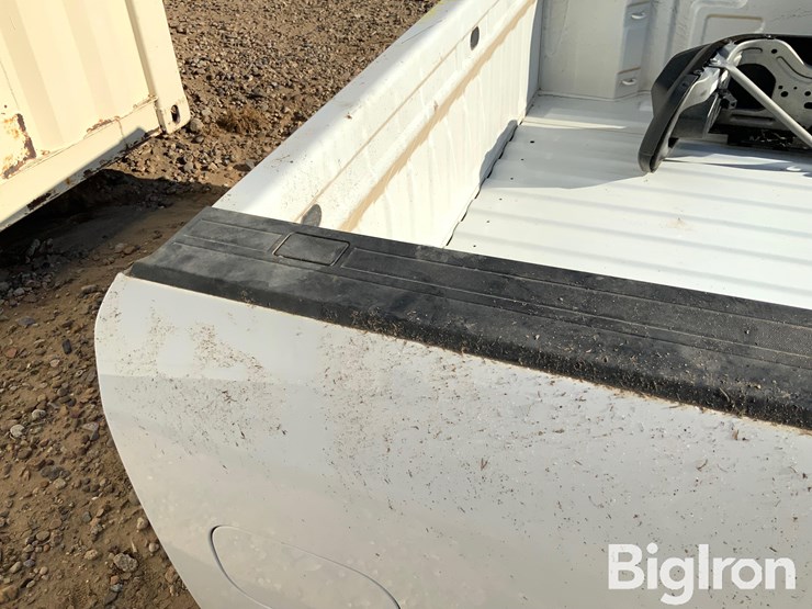 2020-chevrolet-8'-pickup-box-image-11
