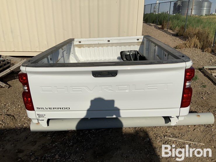 2020-chevrolet-8'-pickup-box-image-2