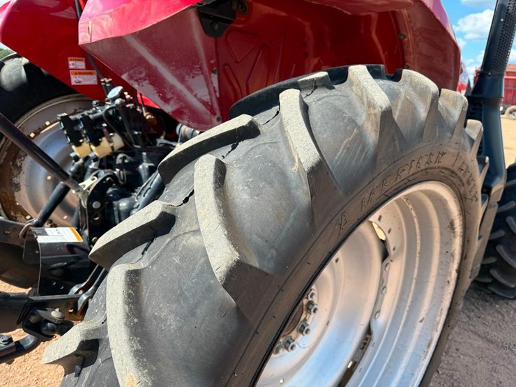 2016-case-ih-farmall-130a-image-8