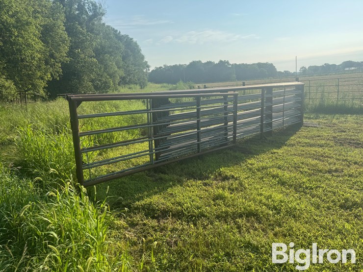 freestanding-panels-w/gate-image-3