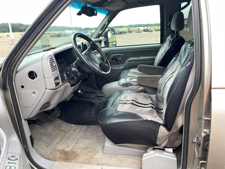 2000-chevrolet-3500-image-16