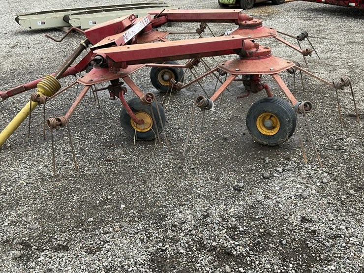 new-holland-162-image-3