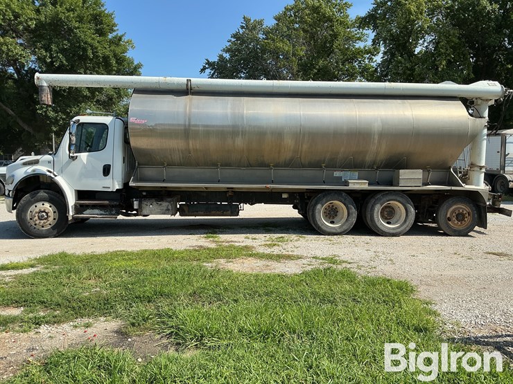 2006-freightliner-m106-t/a-bulk-feed-truck-image-8