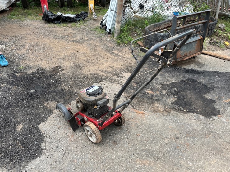 yard-machines-9"-dual-blade-gas-edger-image-3