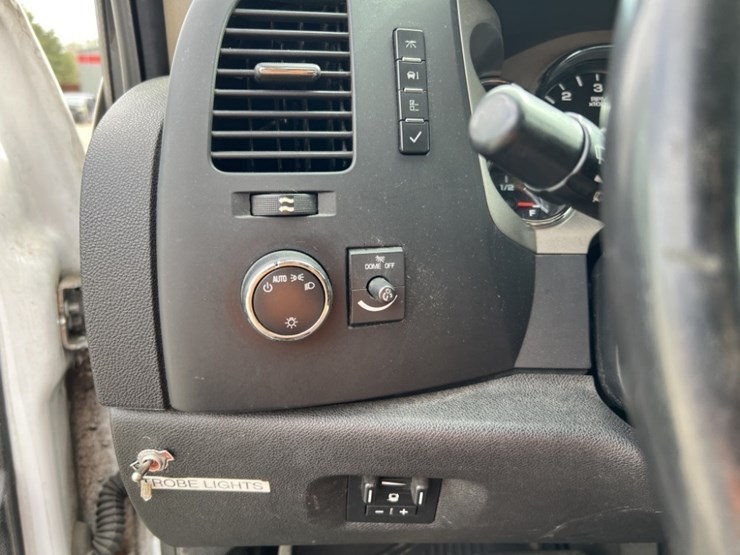 2013-chevrolet-silverado-image-24