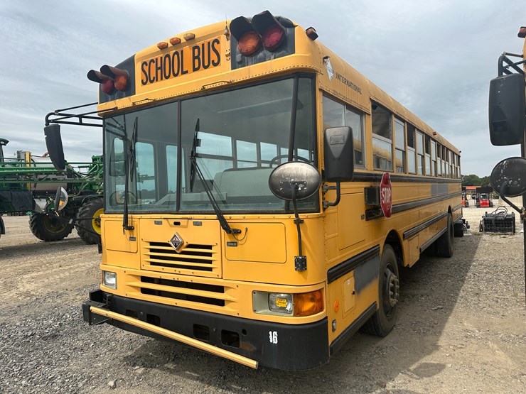 #21-•-#23872-•-2002-international-genesis-school-bus-vin:-1hvbgaan22a916951-image-1
