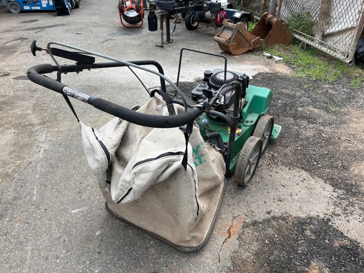 billy-goat-kd512sp-self-propelled-gas-lawn-vacuum-image-4