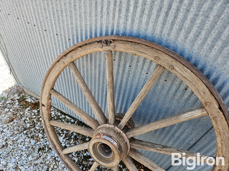 wooden-western-wagon-wheel-image-4