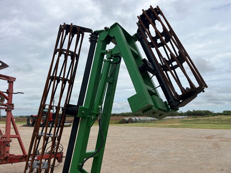 2016-john-deere-200-image-11