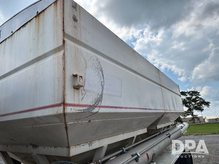 2005-sterling-dry-tender-truck-(gp11242,-unit-111565)-image-35