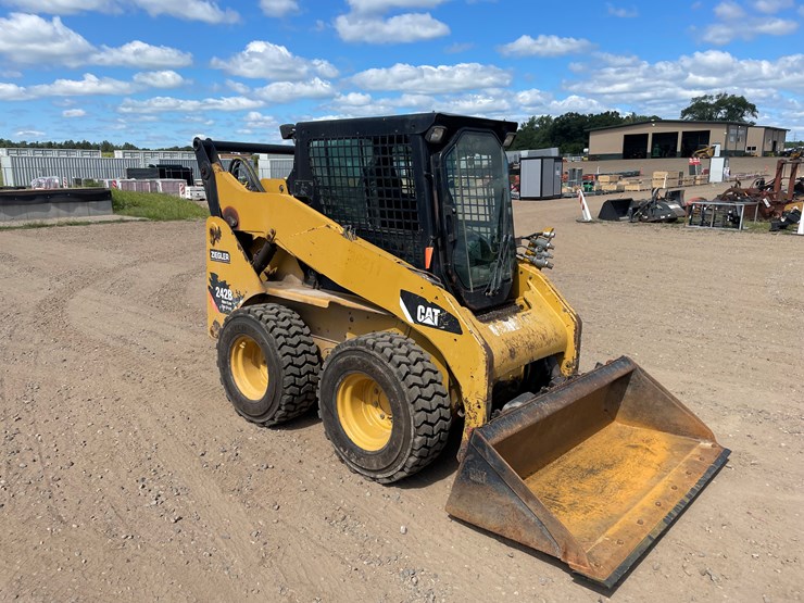 2014-caterpillar-242-image-4