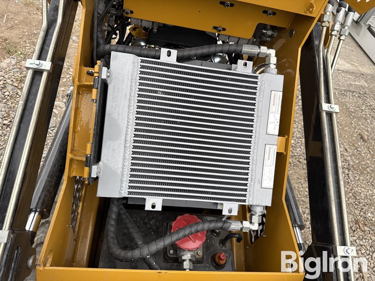 2025-agt-mx-crt23-compact-track-loader-image-19