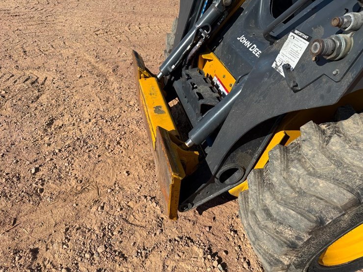 2022-deere-320g-image-11