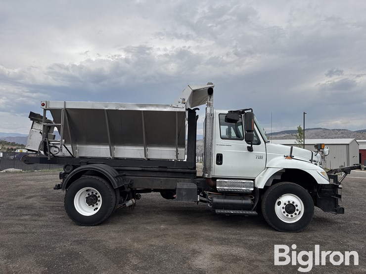2007-international-7500-s/a-hooklift-truck-w/salt-spreader-&-snow-plow-image-4