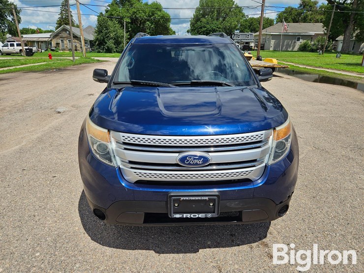 2012-ford-explorer-xlt-image-2