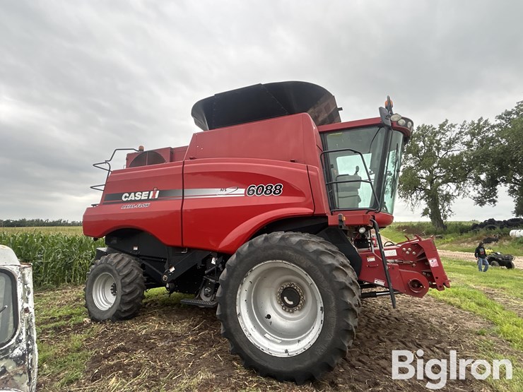 2009-case-ih-6088-image-4