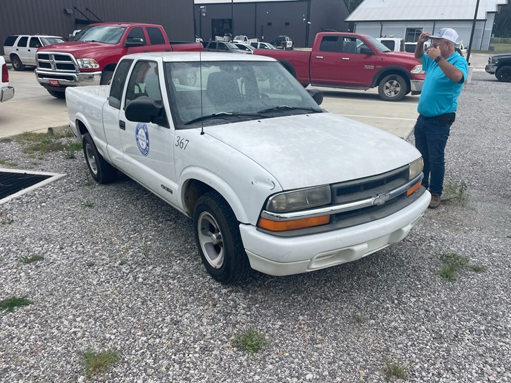 1998-chevrolet-s10-image-2