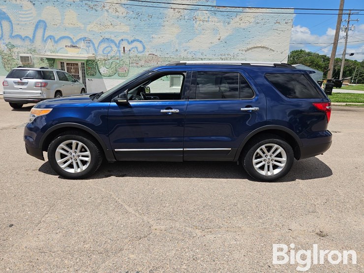 2012-ford-explorer-xlt-image-8