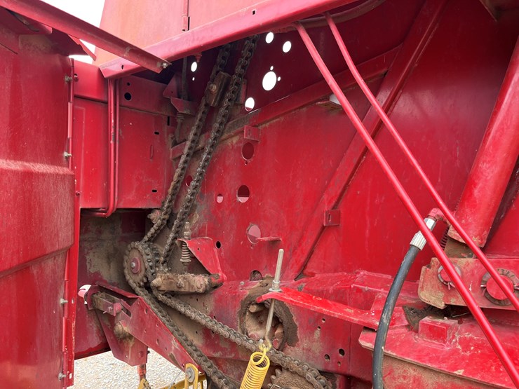 new-holland-660-image-14