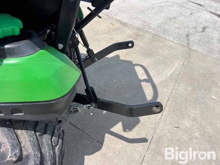 2015-john-deere-1025r-image-16
