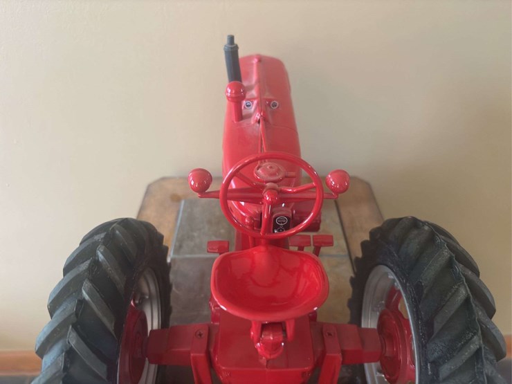 1/8-farmall-m-image-7
