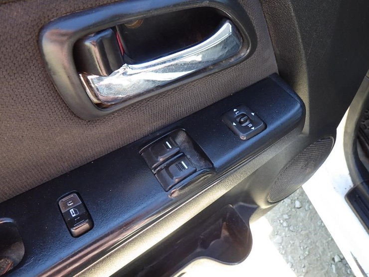 2012-chevrolet-colorado-image-16