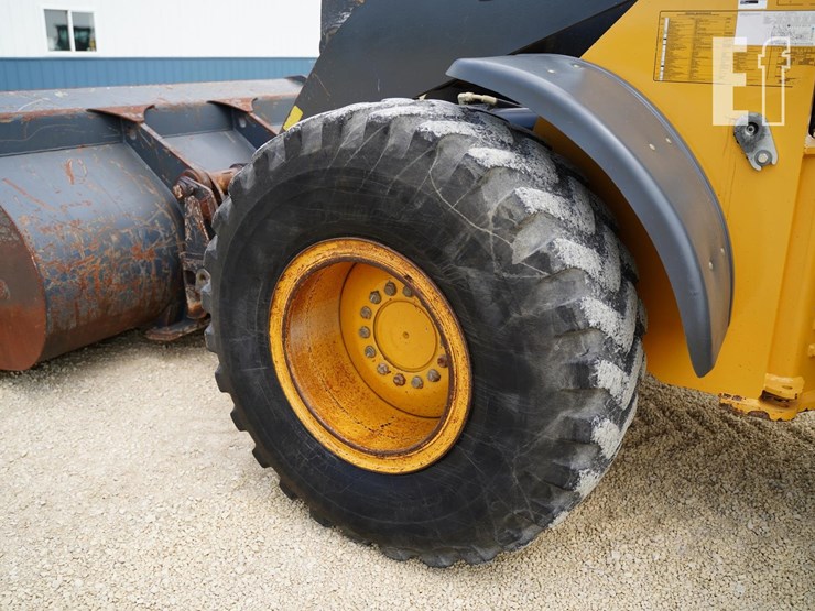 2015-deere-544k-image-12